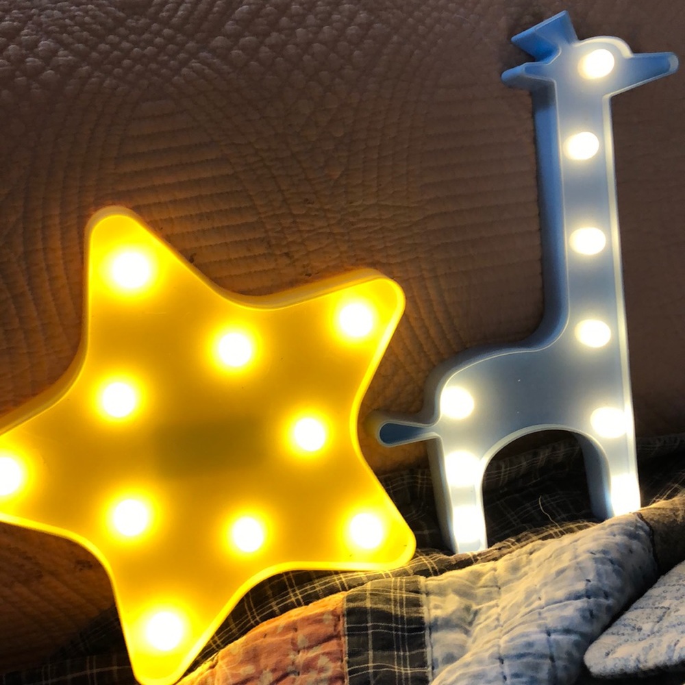 New Giraffe and Star light up wall decorations 12”